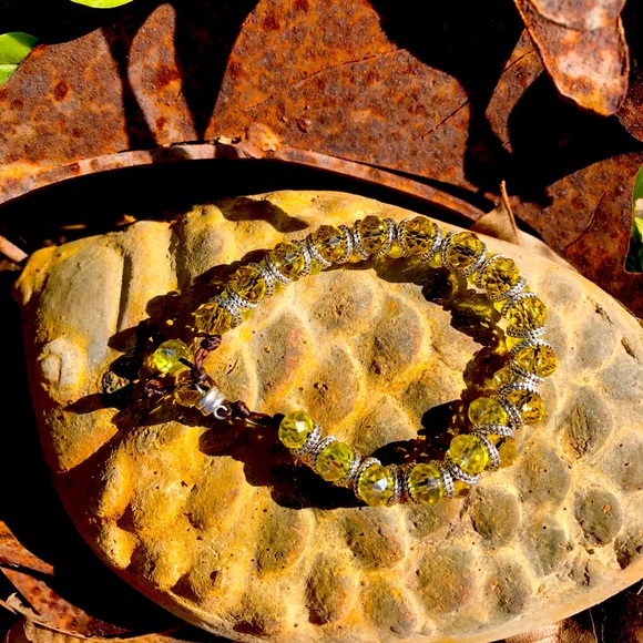 Crystal woven bracelet with tiny strong magnets. - Picture 4 of 7